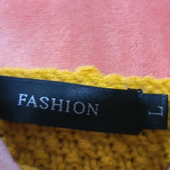 Sweater. - Picture 8 of 10